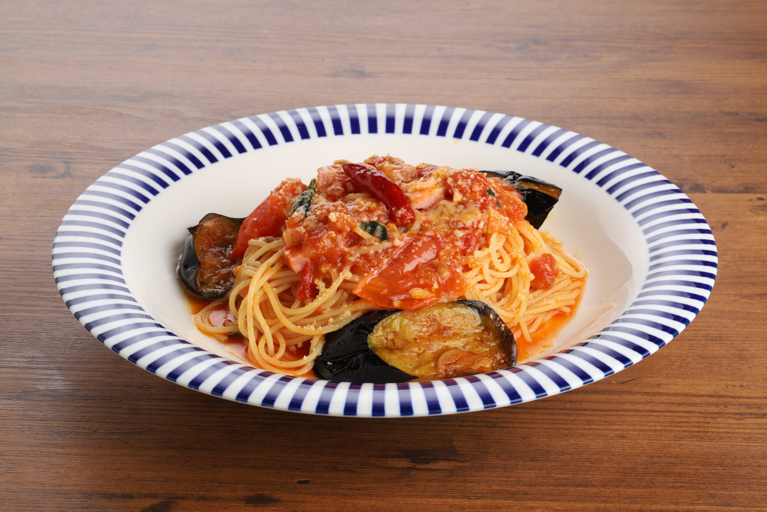 ナスとベーコンのトマトソースパスタ